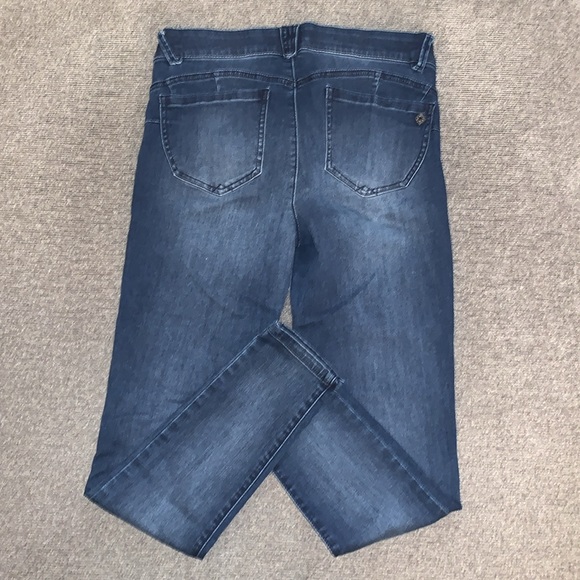 Democracy Jeans - Picture 2 of 7